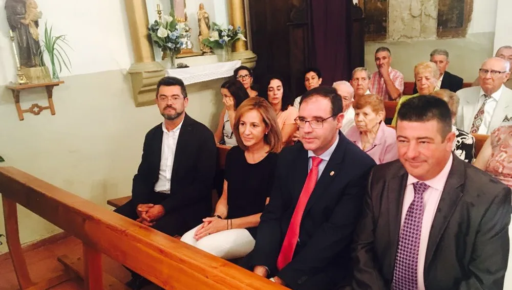 El alcalde de Yémeda, a la derecha, junto al presidente del PP de Cuenca, en una imagen de archivo