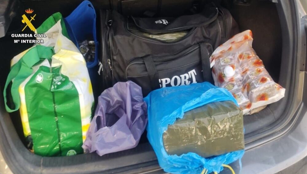 Material intervenido por la Guardia Civil