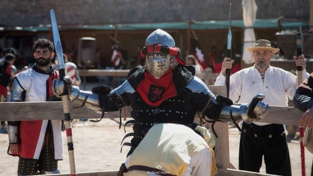 "Sábado de caballeros con armadura" en la explanada de KM0 Europa "Sábado de caballeros con armadura" en la explanada de KM0 Europa