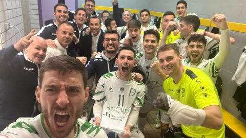 UMA Antequera celebrando la victoria