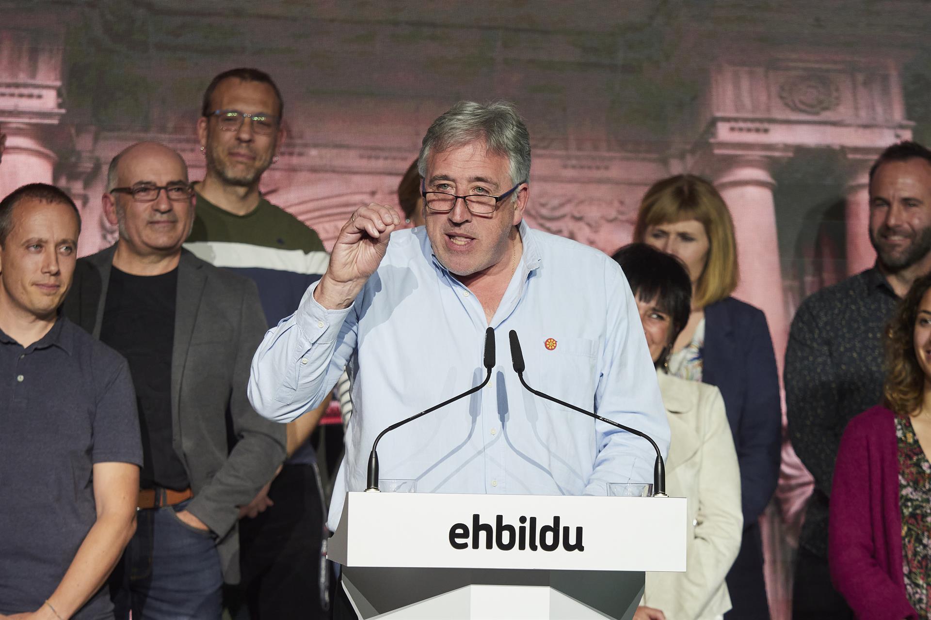 Joseba Asiron (EH Bildu) registra la moción de censura en el Ayuntamiento de Pamplona Joseba Asiron (EH Bildu) registra la moción de censura en el Ayuntamiento de Pamplona