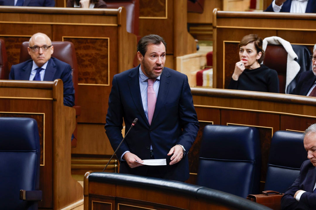 Óscar Puente, sobre la renovación de los abonos de transporte: "Pongo mis esperanzas en la llegada de nuevos trenes el próximo año" Óscar Puente, sobre la renovación de los abonos de transporte: "Pongo mis esperanzas en la llegada de nuevos trenes el próximo año"