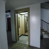 Imagen de recurso de una ascensor instalado a raíz del programa de subvenciones del Gobierno andaluz Imagen de recurso de una ascensor instalado a raíz del programa de subvenciones del Gobierno andaluz
