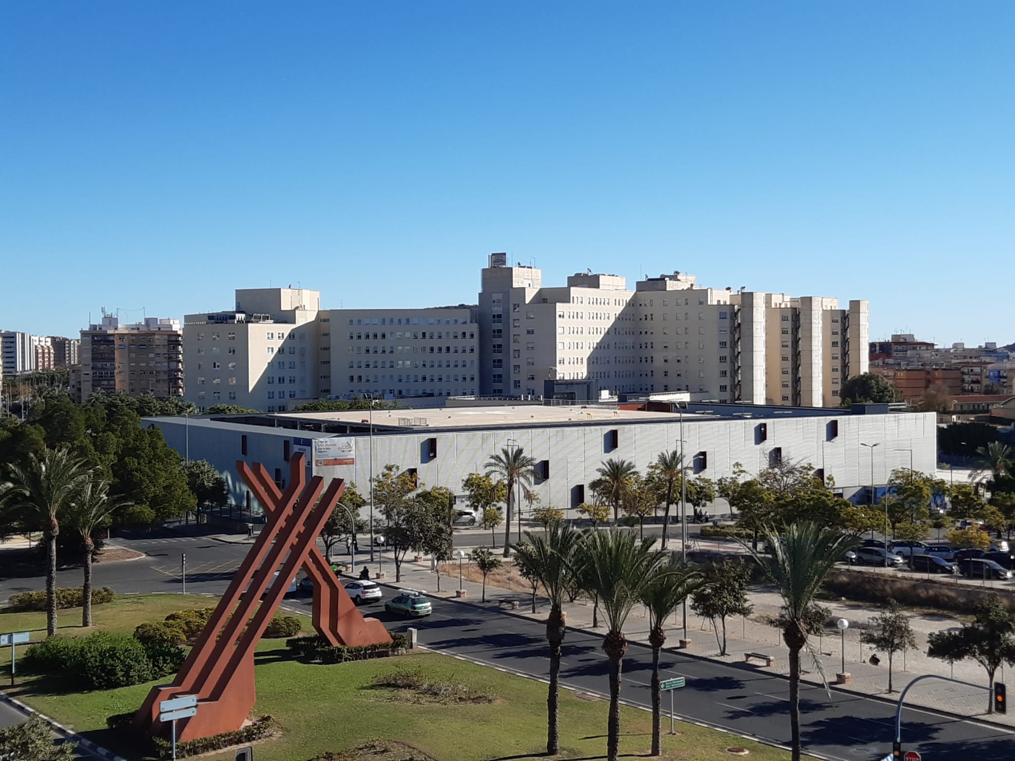El Hospital General de Alicante atiende 500 urgencias diarias por el episodio de gripe e infecciones respiratorias El Hospital General de Alicante atiende 500 urgencias diarias por el episodio de gripe e infecciones respiratorias