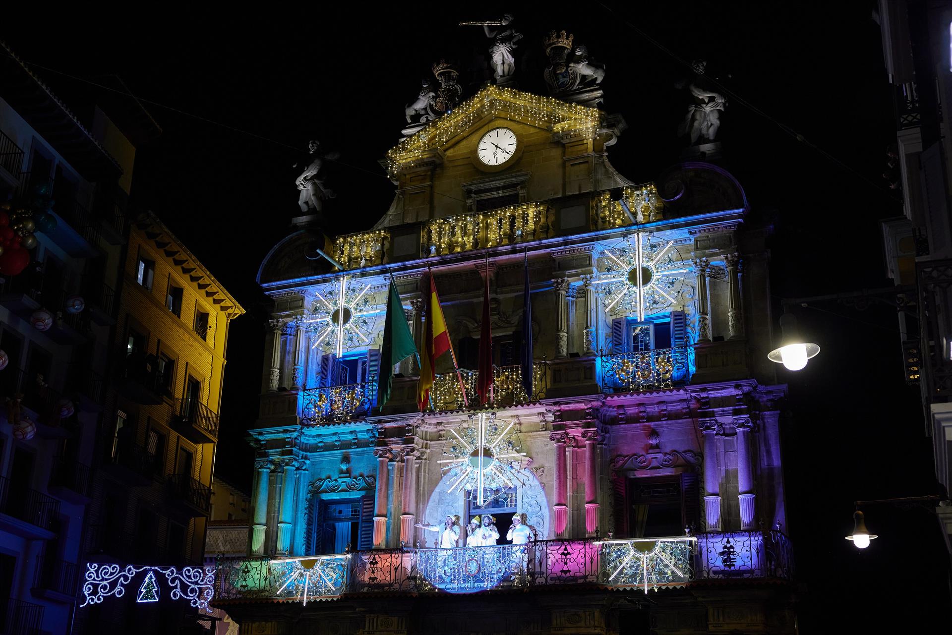 Los cinco cabezudos de la Comparsa protagonizan este viernes el Pregón Navideño en la Plaza Consistorial Los cinco cabezudos de la Comparsa protagonizan este viernes el Pregón Navideño en la Plaza Consistorial