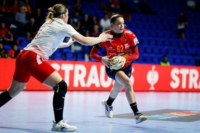 Paula Arcos, la petrelense indispensable en la Selección Española Femenina de Balonmano Paula Arcos, la petrelense indispensable en la Selección Española Femenina de Balonmano