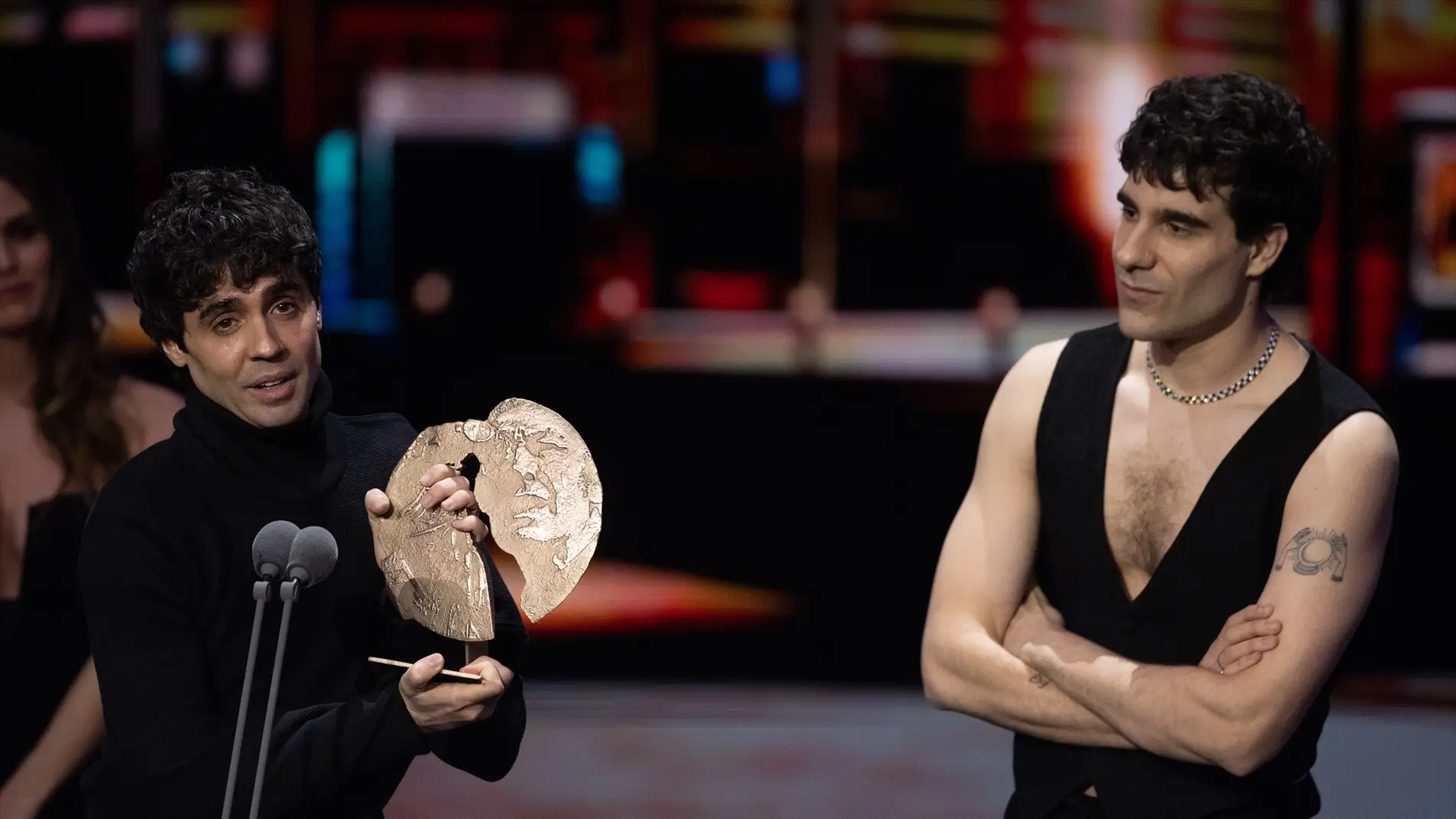 Javier Calvo y Javier Ambrossi en la gala de los Premios Forqué 2023