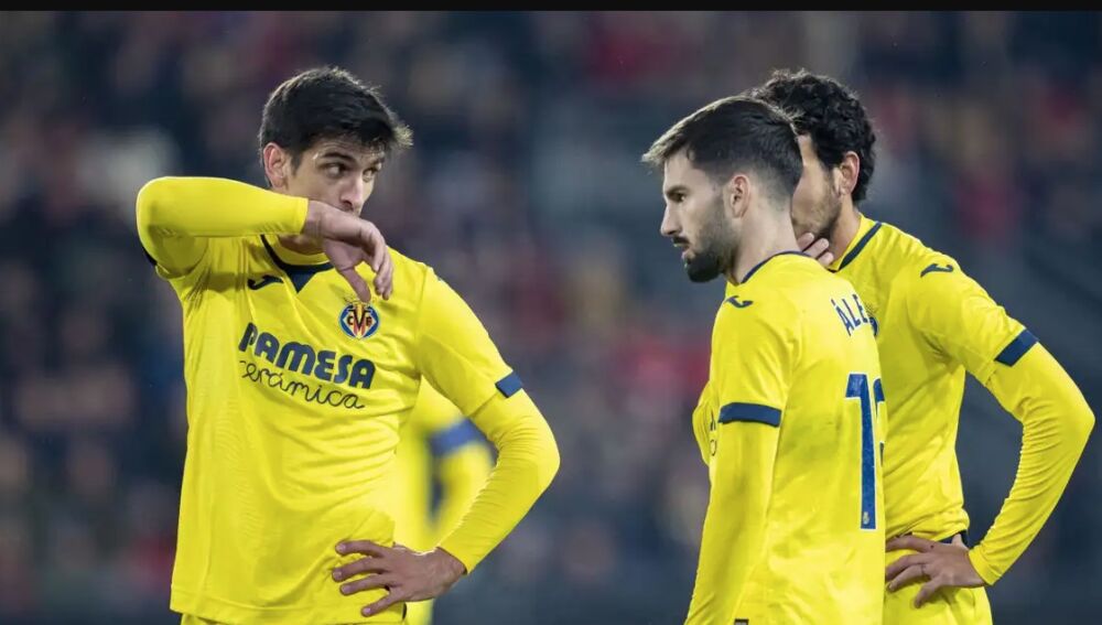 Gerard Moreno junto a Baena