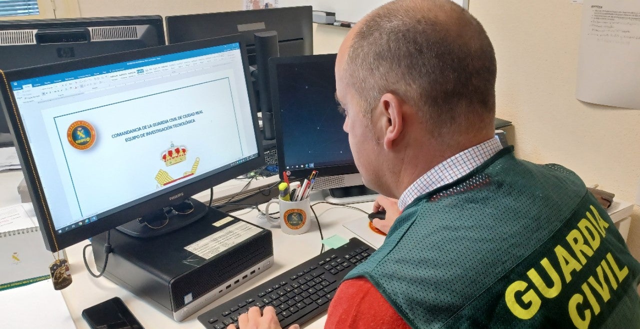 Investigan en Ciudad Real a 13 personas integrantes de un grupo criminal dedicadas a cometer estafas bancarias Investigan en Ciudad Real a 13 personas integrantes de un grupo criminal dedicadas a cometer estafas bancarias