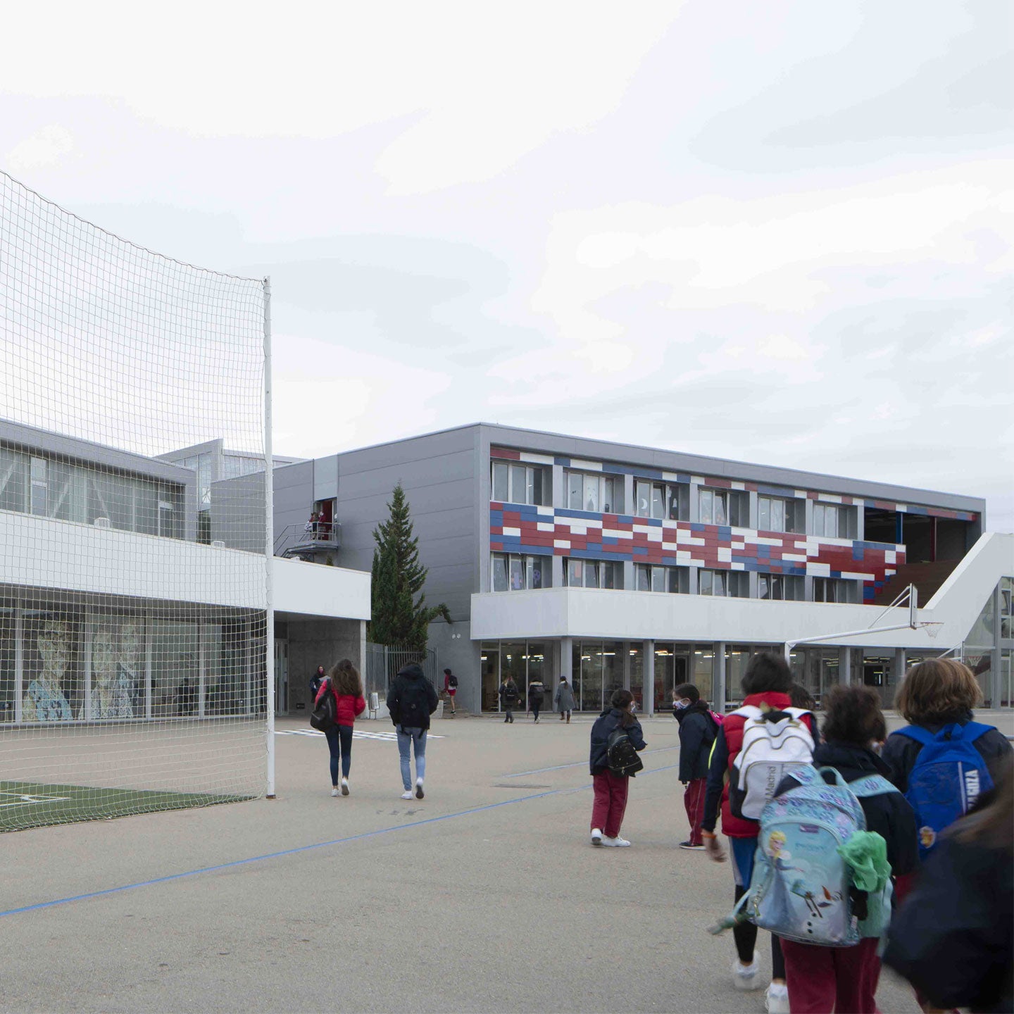 La Policía investiga cuatro falsas alarma de bomba en colegios de Zaragoza La Policía investiga cuatro falsas alarma de bomba en colegios de Zaragoza