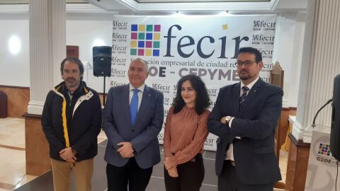 Carlos Marín junto a miembros de la junta directiva de FECIR