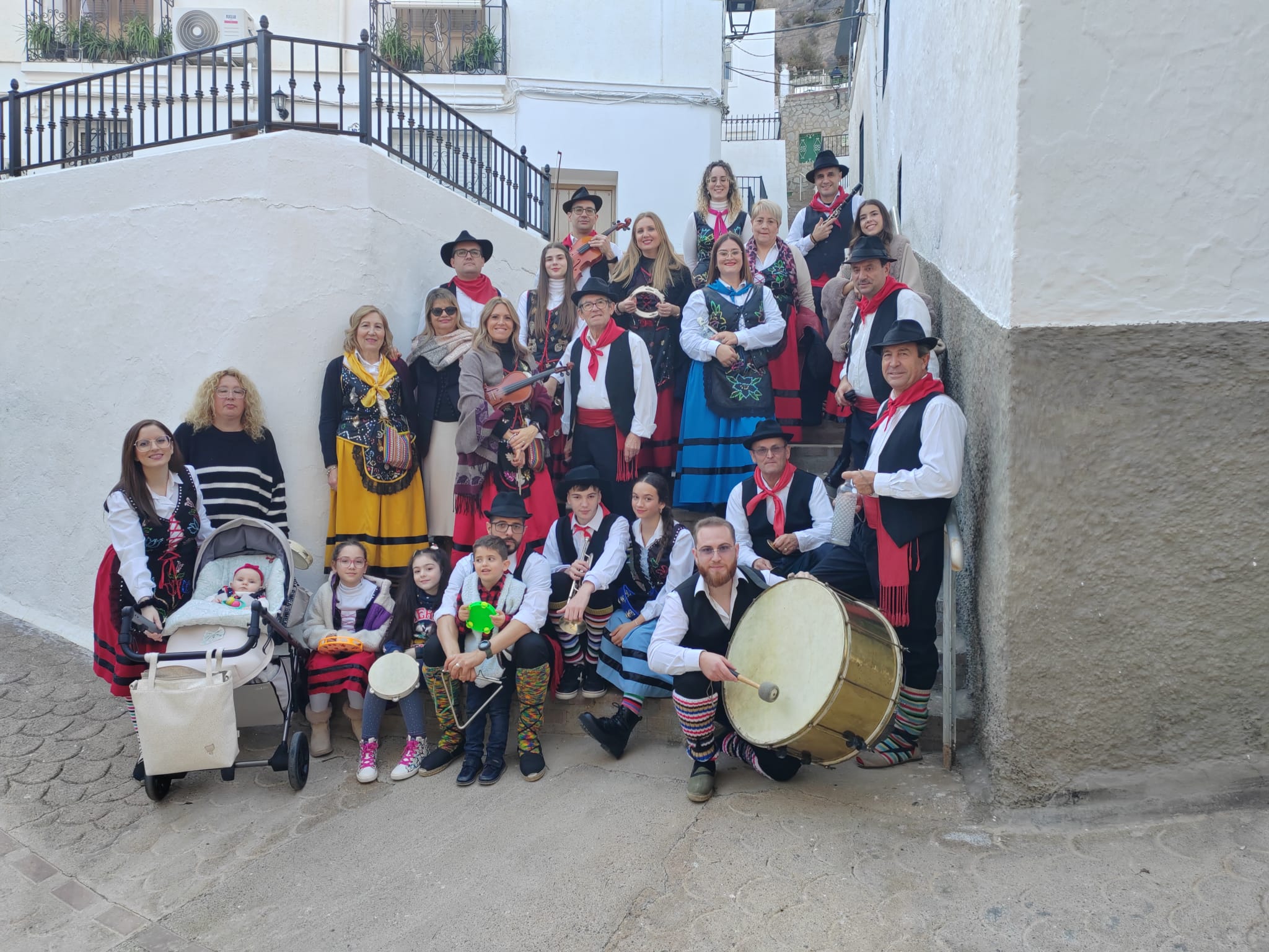 La Tambora de ronda por Alboloduy como cada 25 de diciembre La Tambora de ronda por Alboloduy como cada 25 de diciembre