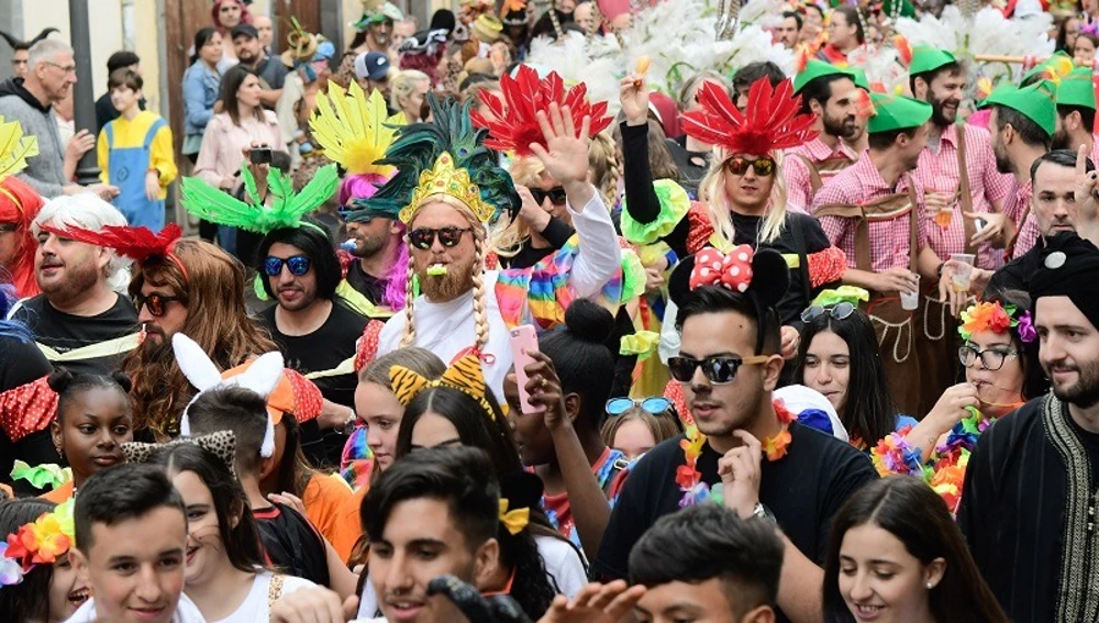 El ayuntamiento asegura que trata de que Las Palmas de Gran Canaria recupere el carnaval de la calle