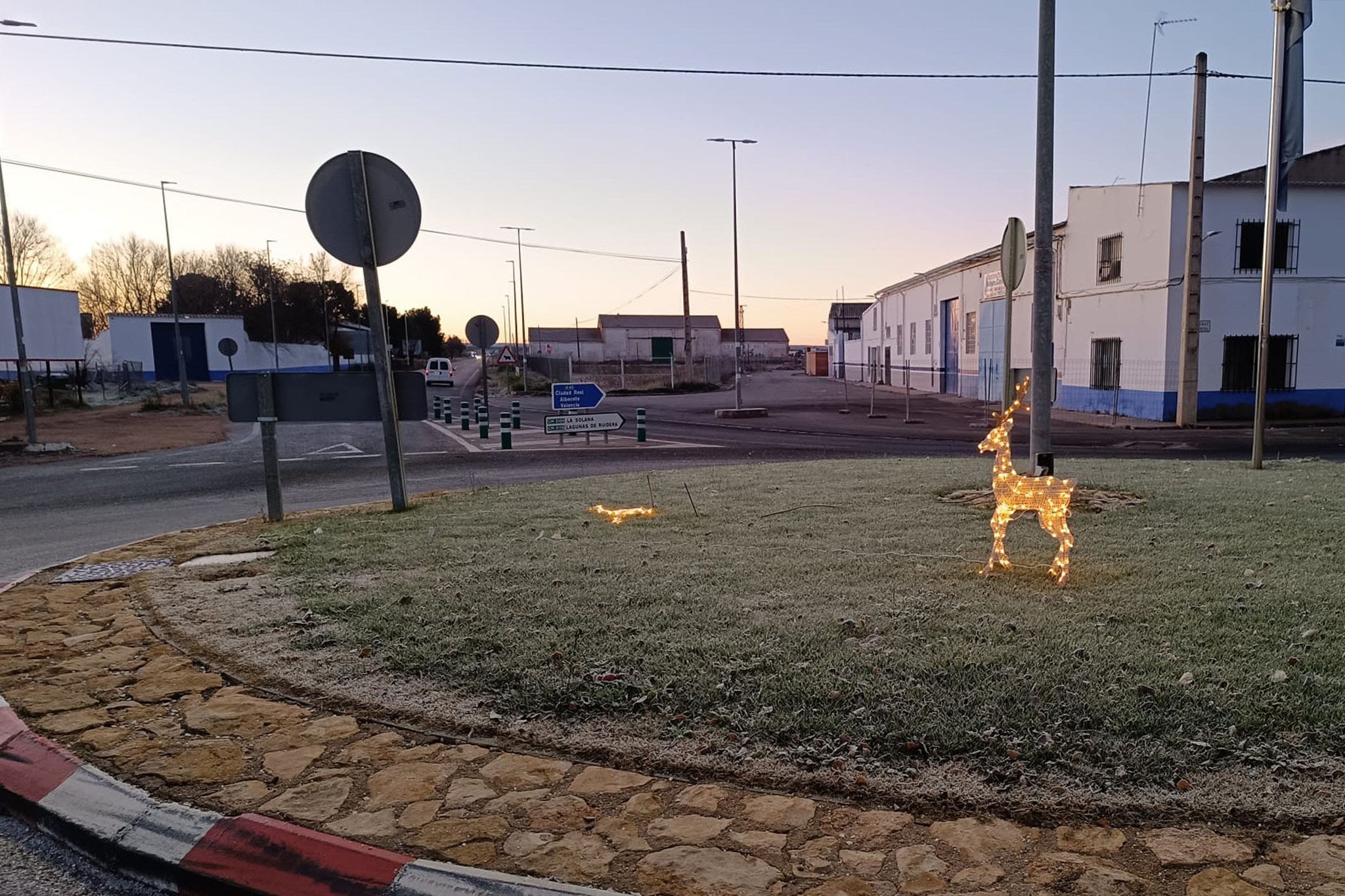 Dos jóvenes denunciados por sustraer y dañar el alumbrado navideño en Argamasilla de Alba Dos jóvenes denunciados por sustraer y dañar el alumbrado navideño en Argamasilla de Alba