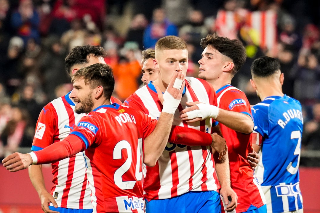 El Girona golea y sigue líder de LaLiga El Girona golea y sigue líder de LaLiga