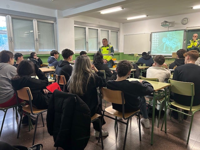 Obradoiros de seguridade viaria para a mocidade nos centros educativos Obradoiros de seguridade viaria para a mocidade nos centros educativos