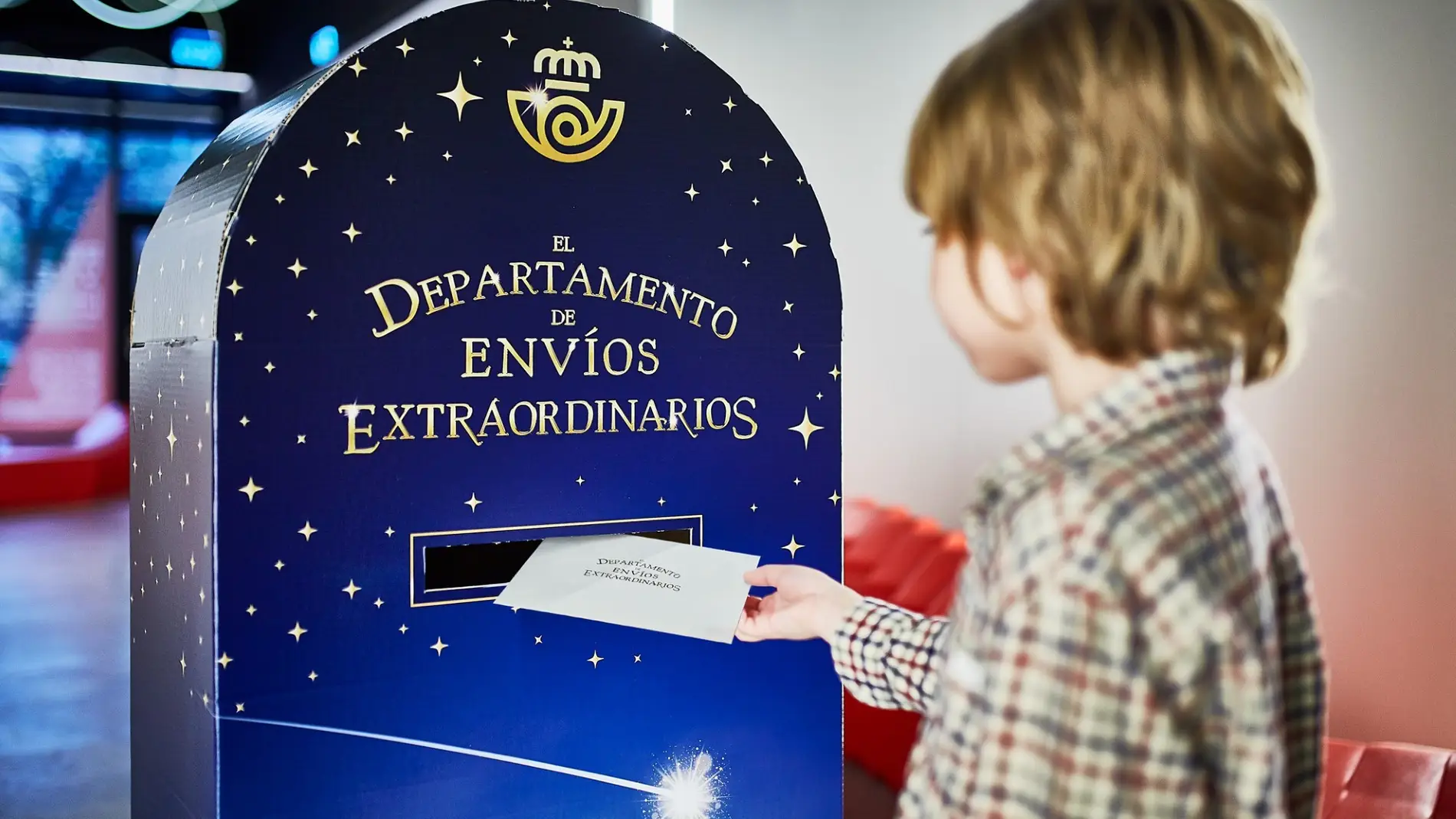 Correos instala en Elda, Petrer y Villena buzones para enviar las cartas a Papá Noel y los Reyes Magos.
