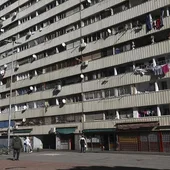 El barri de La Mina, a Barcelona, és un dels districtes amb un mínim de 45% de pobresa infantil El barri de La Mina, a Barcelona, és un dels districtes amb un mínim de 45% de pobresa infantil