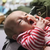 Un nadó prematur al Servei de Neonatologia del Clínic. Un nadó prematur al Servei de Neonatologia del Clínic.