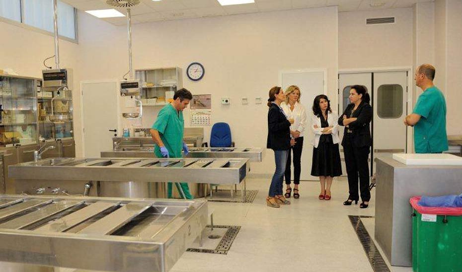 La Junta de Andalucía asegura que sí se están realizando autopsias en Cádiz La Junta de Andalucía asegura que sí se están realizando autopsias en Cádiz