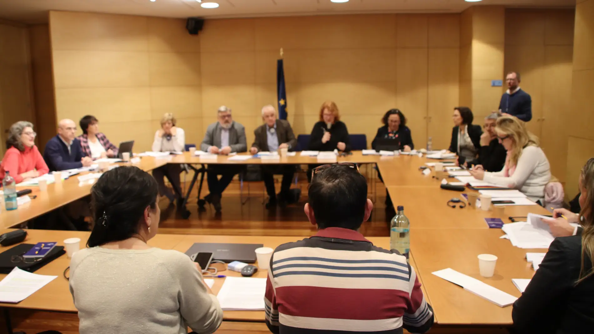 La missió d'eurodiputats visita dues escoles del Baix Llobregat per analitzar el model d'immersió lingüística