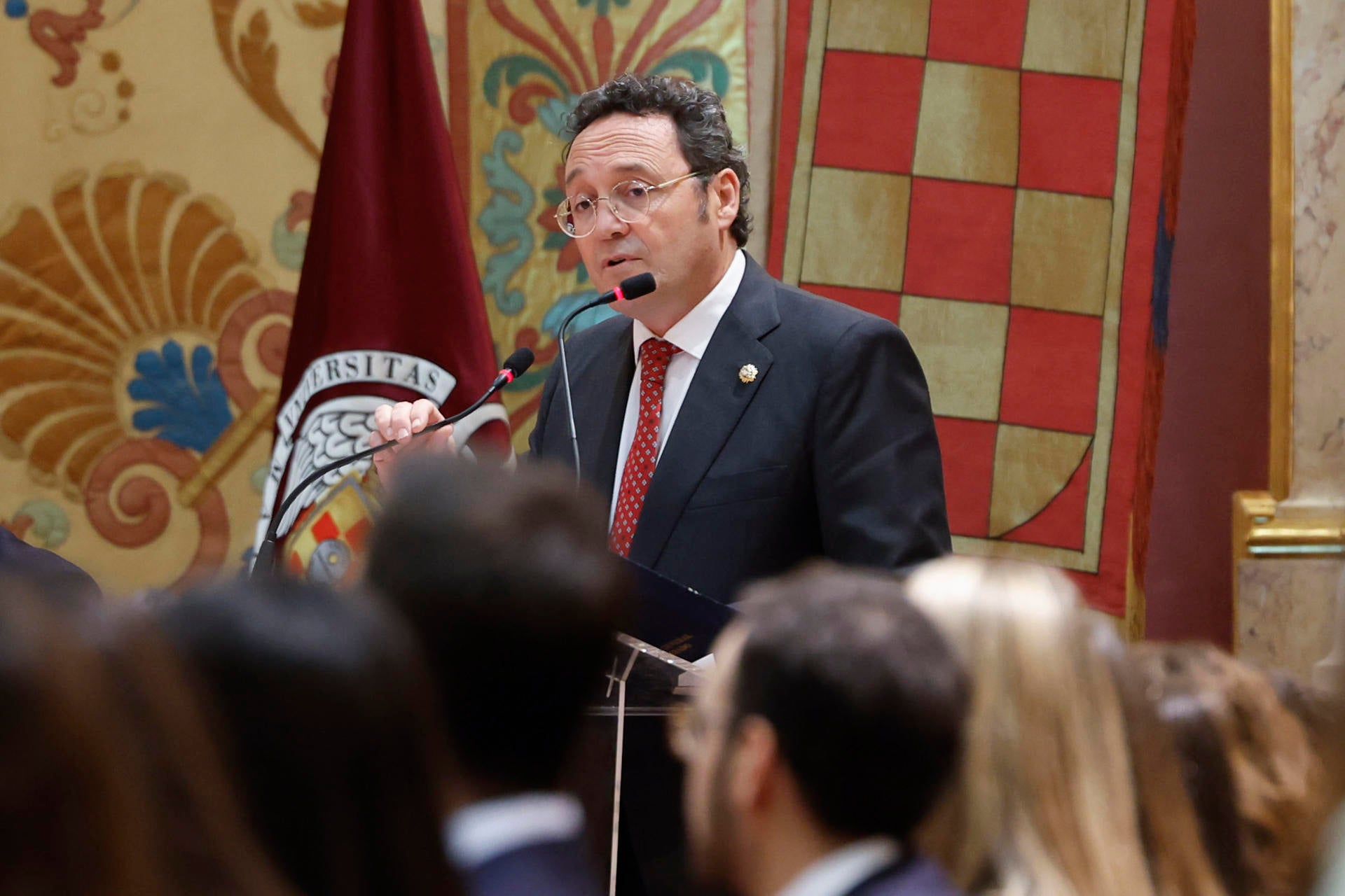 Una veintena de fiscales del Supremo pide a García Ortiz que actúe contra los "insultos y ataques" de Junts a los jueces Una veintena de fiscales del Supremo pide a García Ortiz que actúe contra los "insultos y ataques" de Junts a los jueces