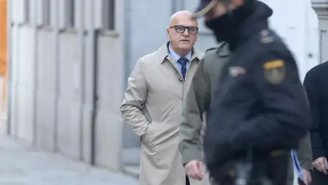 El senador popular Manuel Baltar a su llegada a la sede del Tribunal Supremo. Europa Press Manuel Baltar