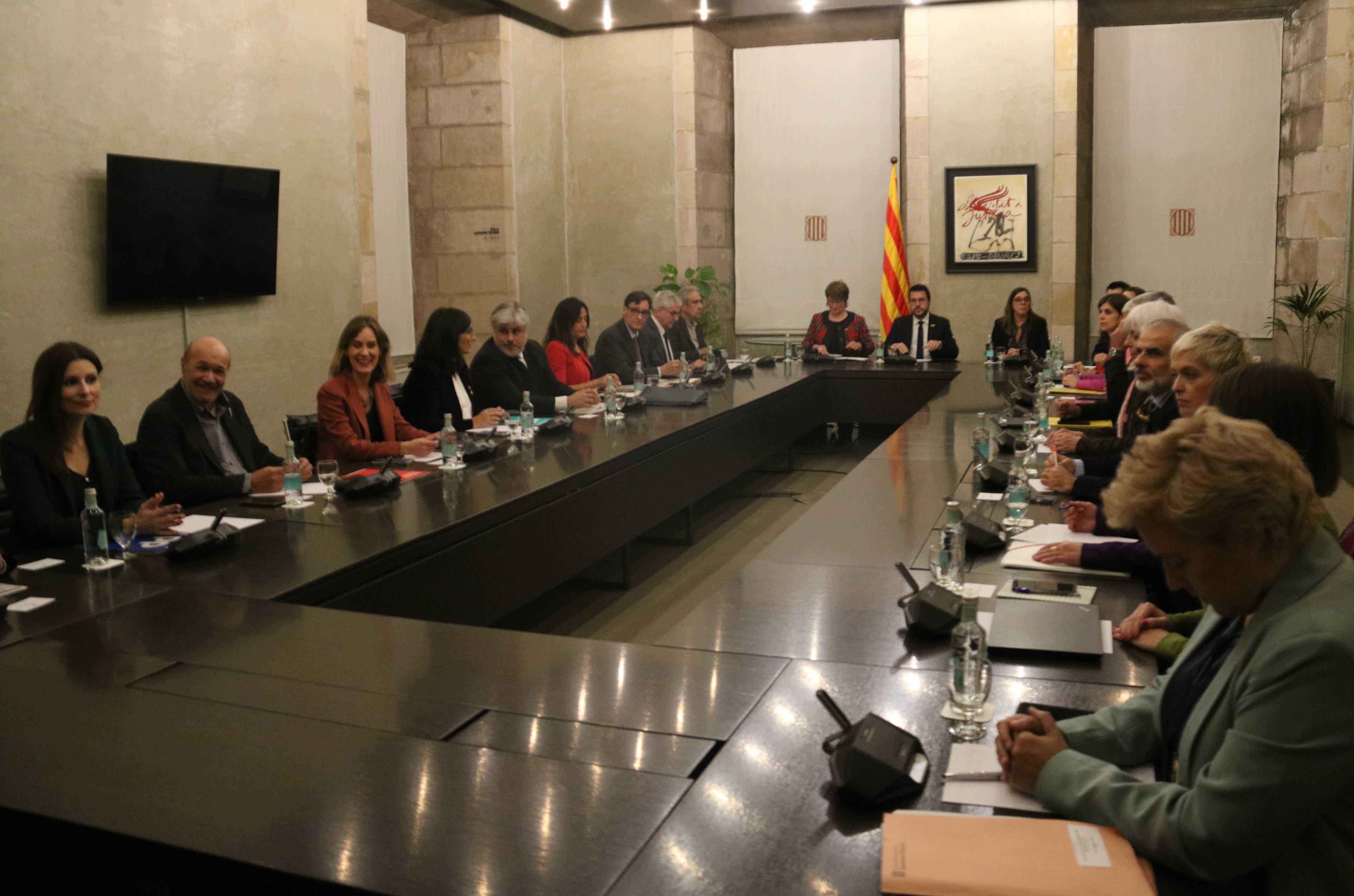 La comunitat educativa reclama "grans consensos" per millorar l'educació a Catalunya La comunitat educativa reclama "grans consensos" per millorar l'educació a Catalunya