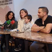 Darío y sus padres en la rueda de prensa de hoy Darío y sus padres en la rueda de prensa de hoy