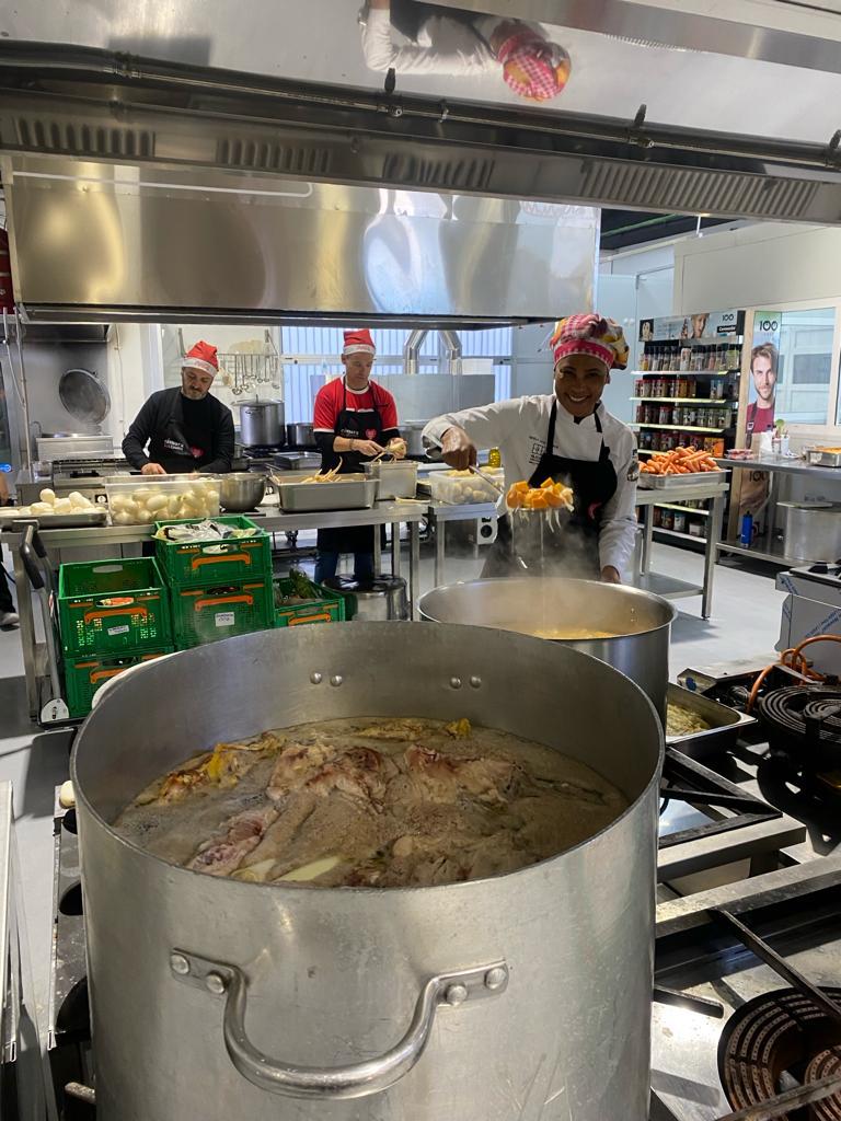 Coca-Cola colabora con Alicante Gastronómica Solidaria en la elaboración de menús para Navidad Coca-Cola colabora con Alicante Gastronómica Solidaria en la elaboración de menús para Navidad