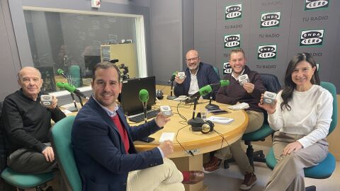 De izq. a dcha.: Jos&eacute; Ru&iacute;z, Jos&eacute; Navarro, Felip S&aacute;nchez y Mariano Valera con Mayte Vilaseca