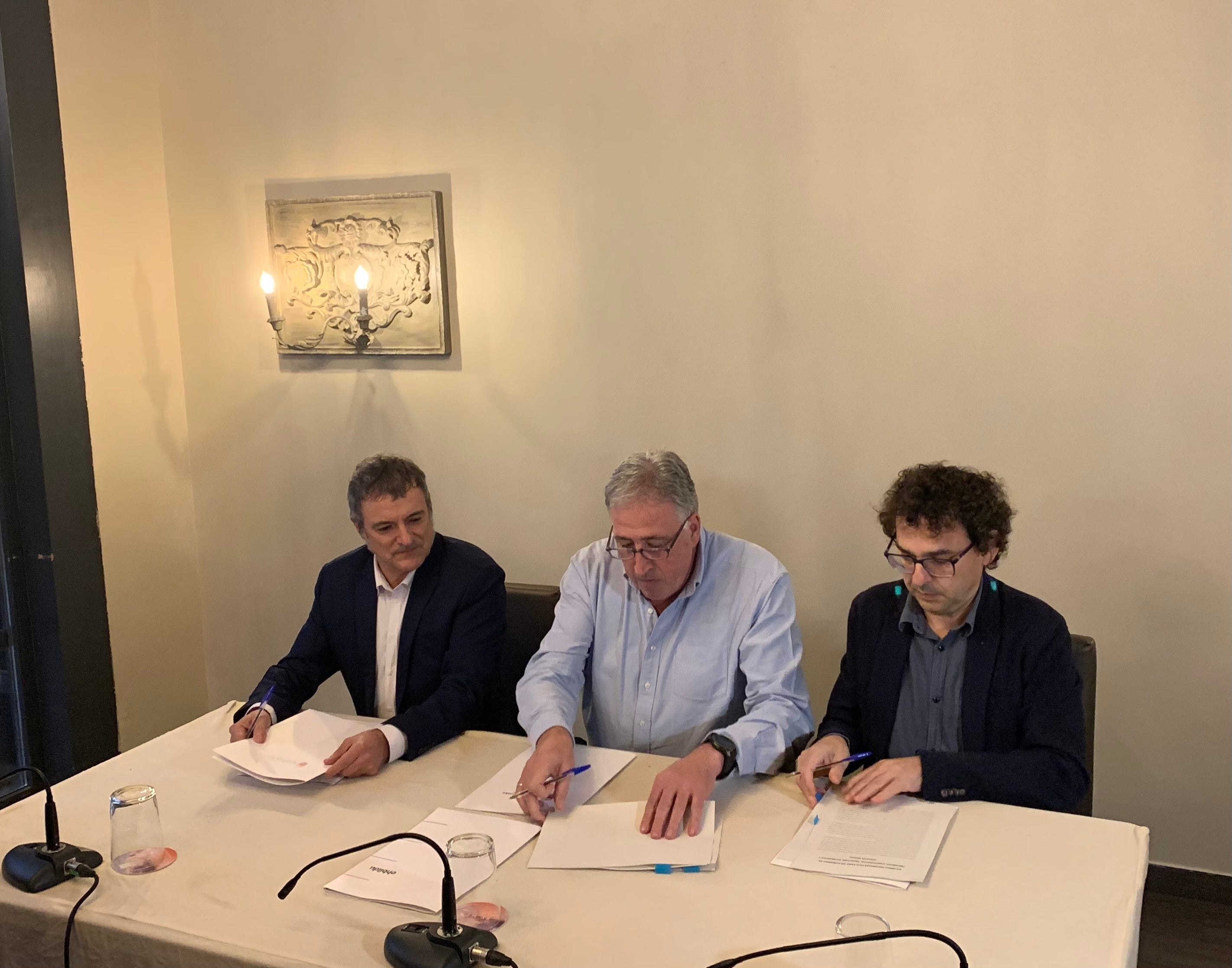EH Bildu, Geroa Bai y Contigo-Zurekin rubrican el acuerdo para conformar un nuevo gobierno municipal de Pamplona EH Bildu, Geroa Bai y Contigo-Zurekin rubrican el acuerdo para conformar un nuevo gobierno municipal de Pamplona