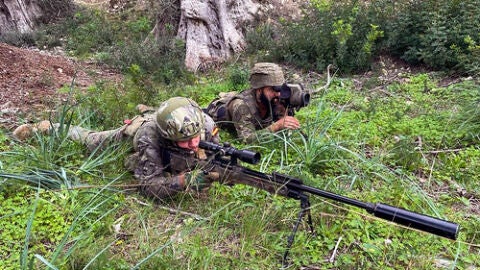 Buscan a dos militares desaparecidos mientras realizaban maniobras en un lago de Obejo