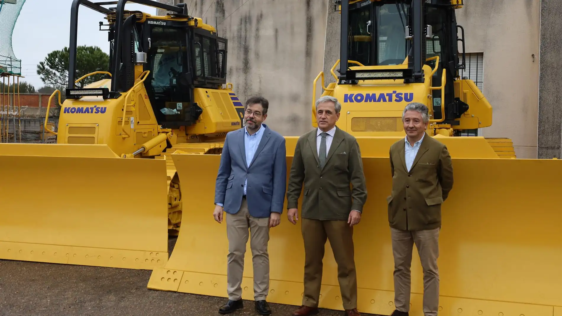 El Infoex refuerza su parque de maquinaria con la adquisición de tres nuevos tractores bulldozer