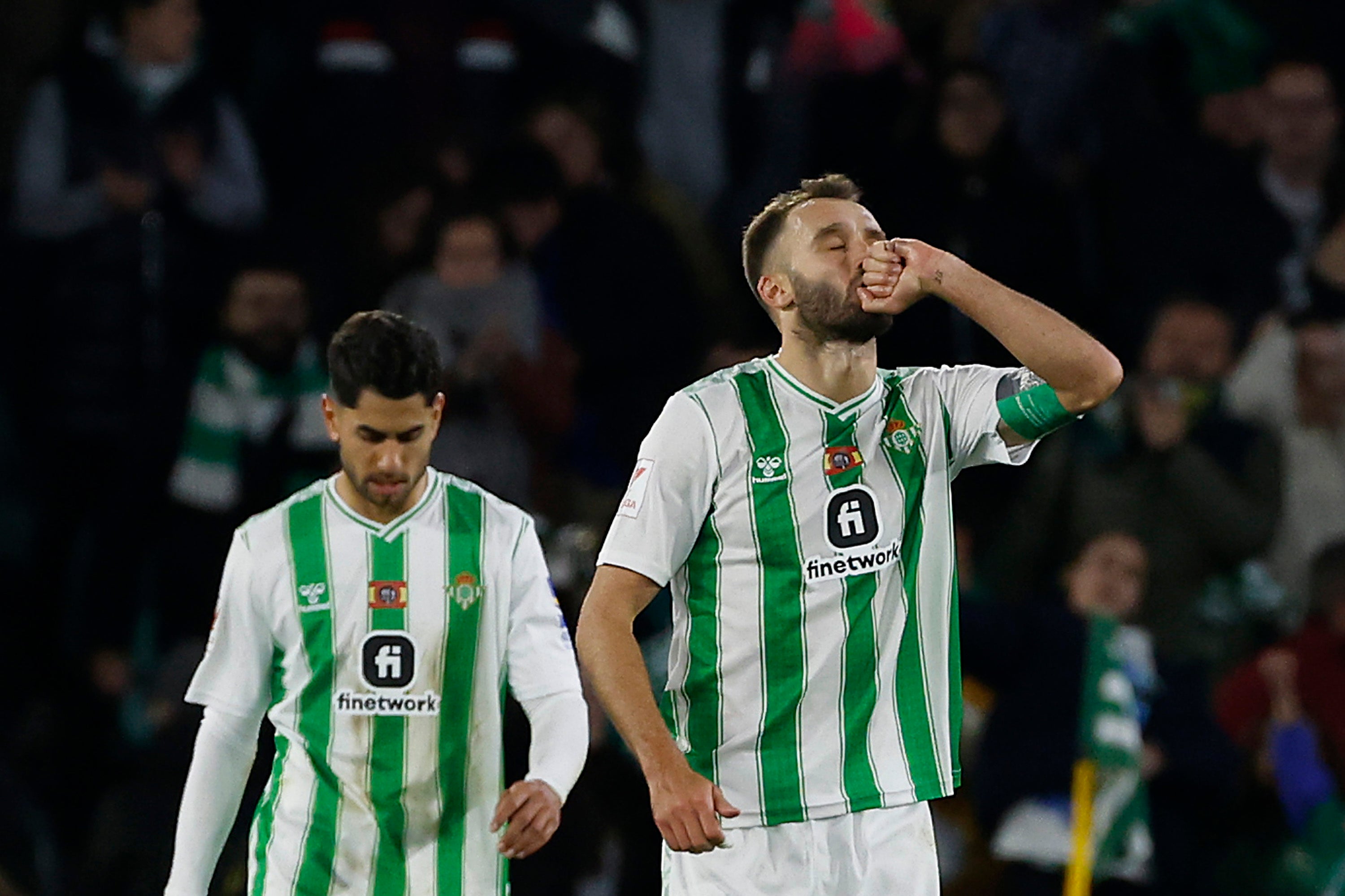 El Betis rescata un empate ante el Girona gracias a Pezzella El Betis rescata un empate ante el Girona gracias a Pezzella