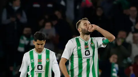 El Betis rescata un empate ante el Girona gracias a Pezzella El Betis rescata un empate ante el Girona gracias a Pezzella
