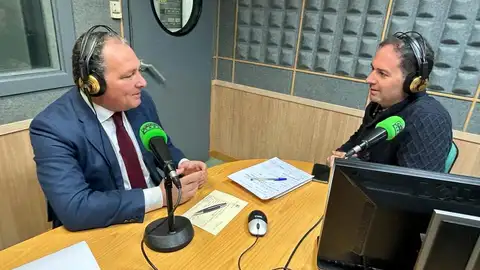 El presidente de la Diputación de Huelva, David Toscano, durante su entrevista en los estudios de Onda Cero. El presidente de la Diputación de Huelva, David Toscano, durante su entrevista en los estudios de Onda Cero.