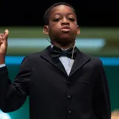 Un niño canta uno de los premios del sorteo de Navidad Un niño canta uno de los premios del sorteo de Navidad