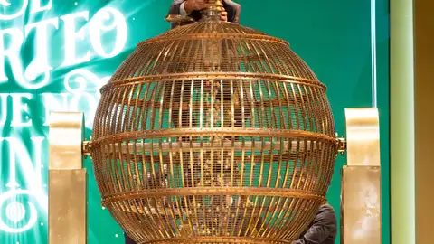 Bombo del sorteo de Lotería Nacional Bombo del sorteo de Lotería Nacional