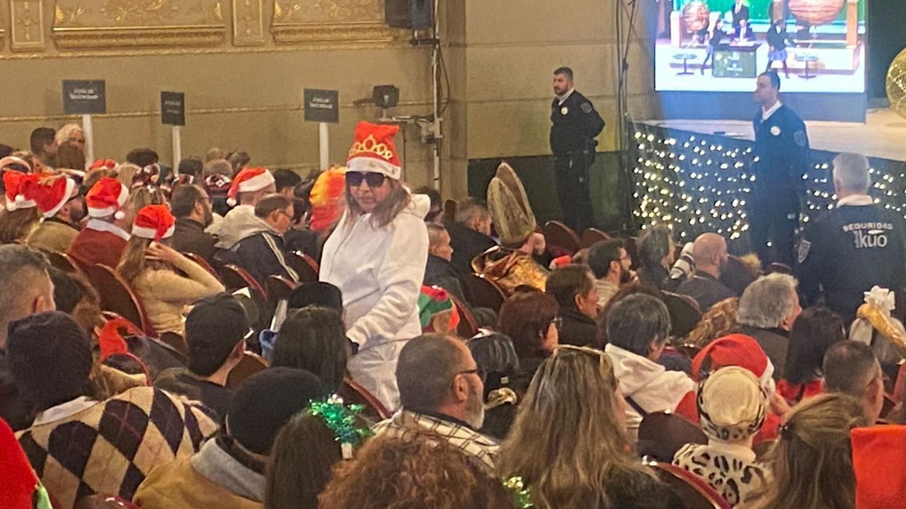 Perla, la mujer a la que le tocó el Gordo en directo en 2022: "Mis hijos no me pedían regalos, solo décimos" Perla, la mujer a la que le tocó el Gordo en directo en 2022: "Mis hijos no me pedían regalos, solo décimos"
