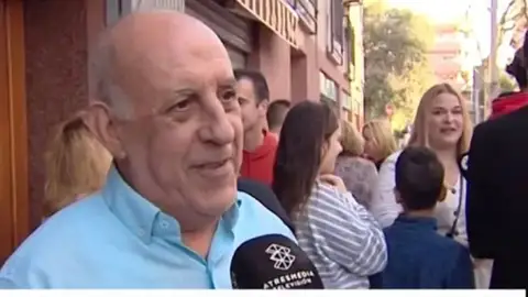El hombre que repartió 24 millones del Gordo de 2019 en su bar de Sant Vicent del Raspeig El hombre que repartió 24 millones del Gordo de 2019 en su bar de Sant Vicent del Raspeig