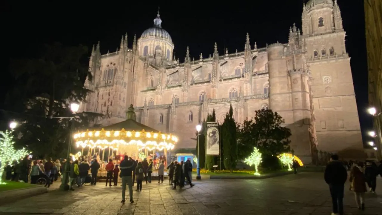 Tiovivo en la plaza de Anaya de Salamanca