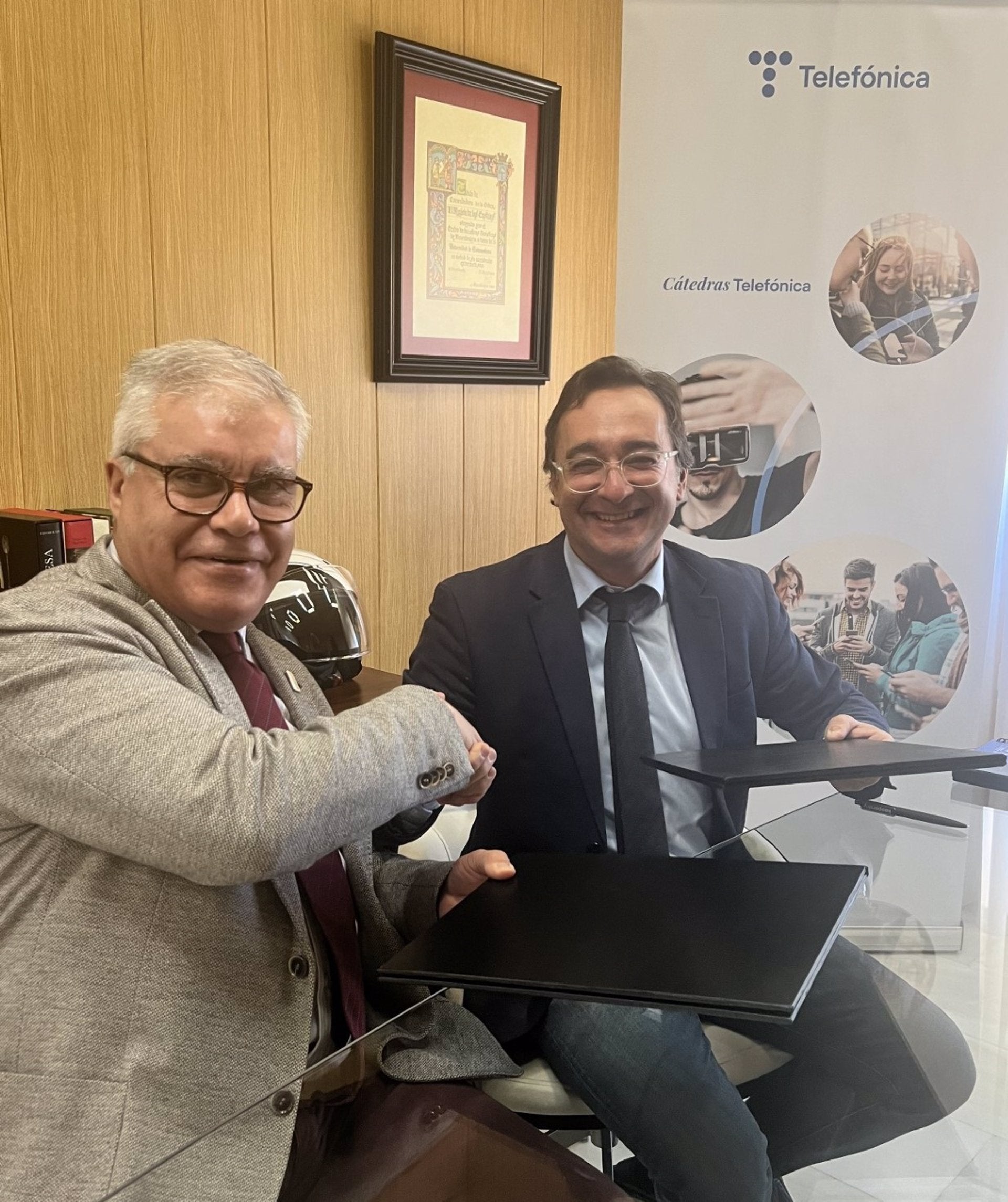 Telefónica y la Universidad de Extremadura renuevan la Cátedra 'Transformación Digital de Sectores Productivos' Telefónica y la Universidad de Extremadura renuevan la Cátedra 'Transformación Digital de Sectores Productivos'