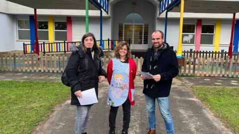 La teniente de alcalde de Pilo&ntilde;a, Patricia Ferrero, la directora de la escuela, Noelia Lama y el alcalde de Pilo&ntilde;a, Iv&aacute;n Allende
