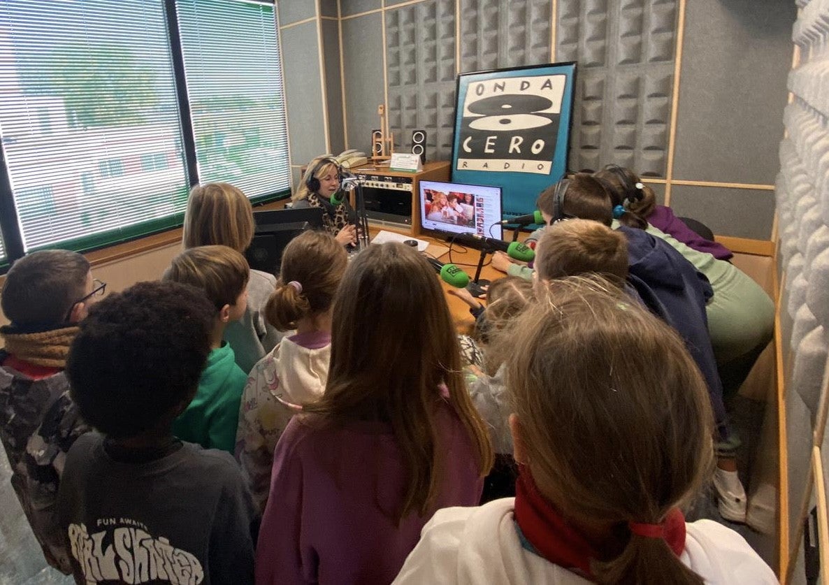 El alumnado de la ´Escola de Nadal ´visitan los estudios de Onda Cero en Sagunto esta Navidad El alumnado de la ´Escola de Nadal ´visitan los estudios de Onda Cero en Sagunto esta Navidad