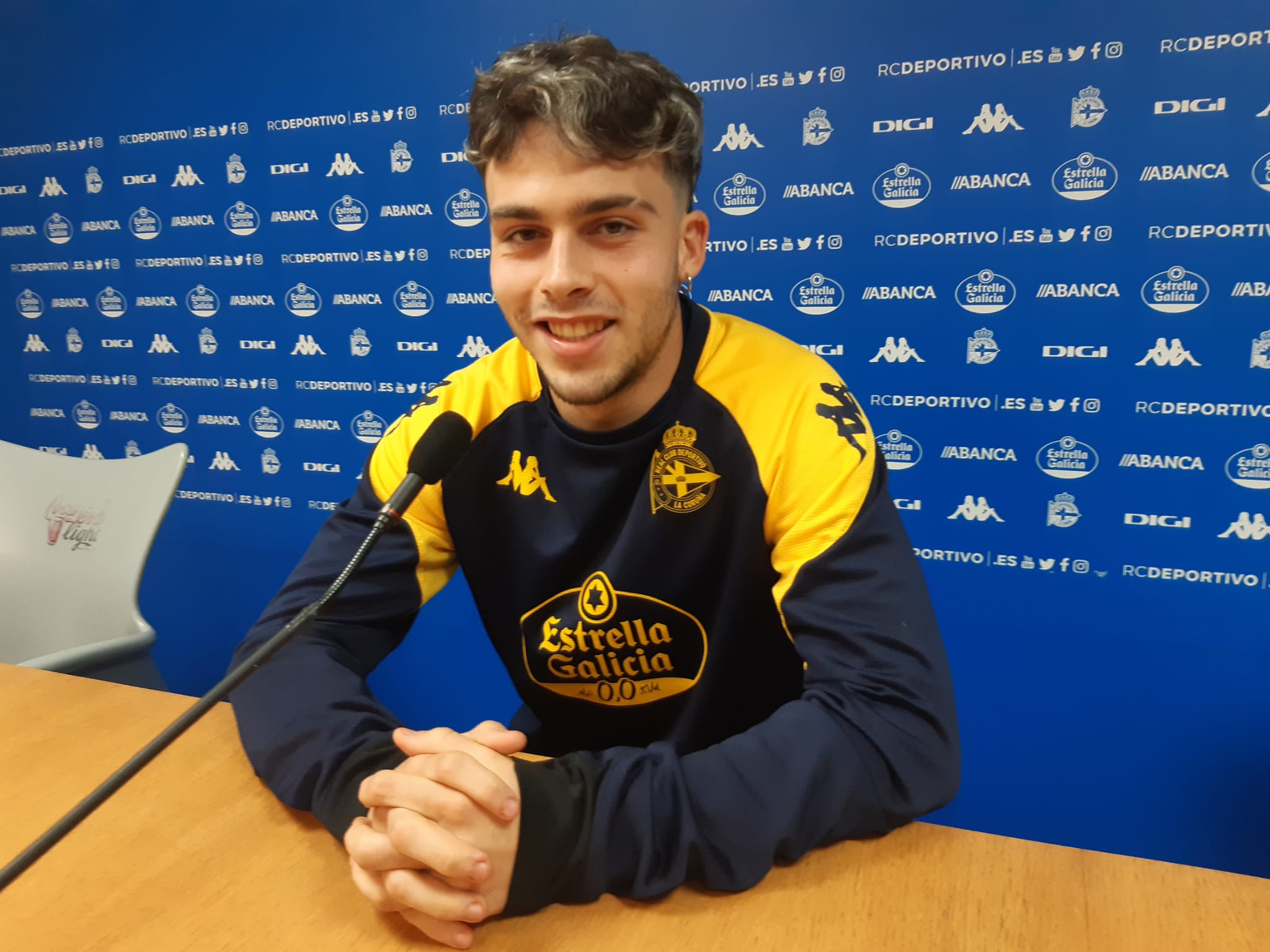 David Mella: "Estoy en el primer equipo del Dépor con 18 años, no puedo pedir mucho más, aunque ...¿ A quién no le gustaría ser titular?" David Mella: "Estoy en el primer equipo del Dépor con 18 años, no puedo pedir mucho más, aunque ...¿ A quién no le gustaría ser titular?"