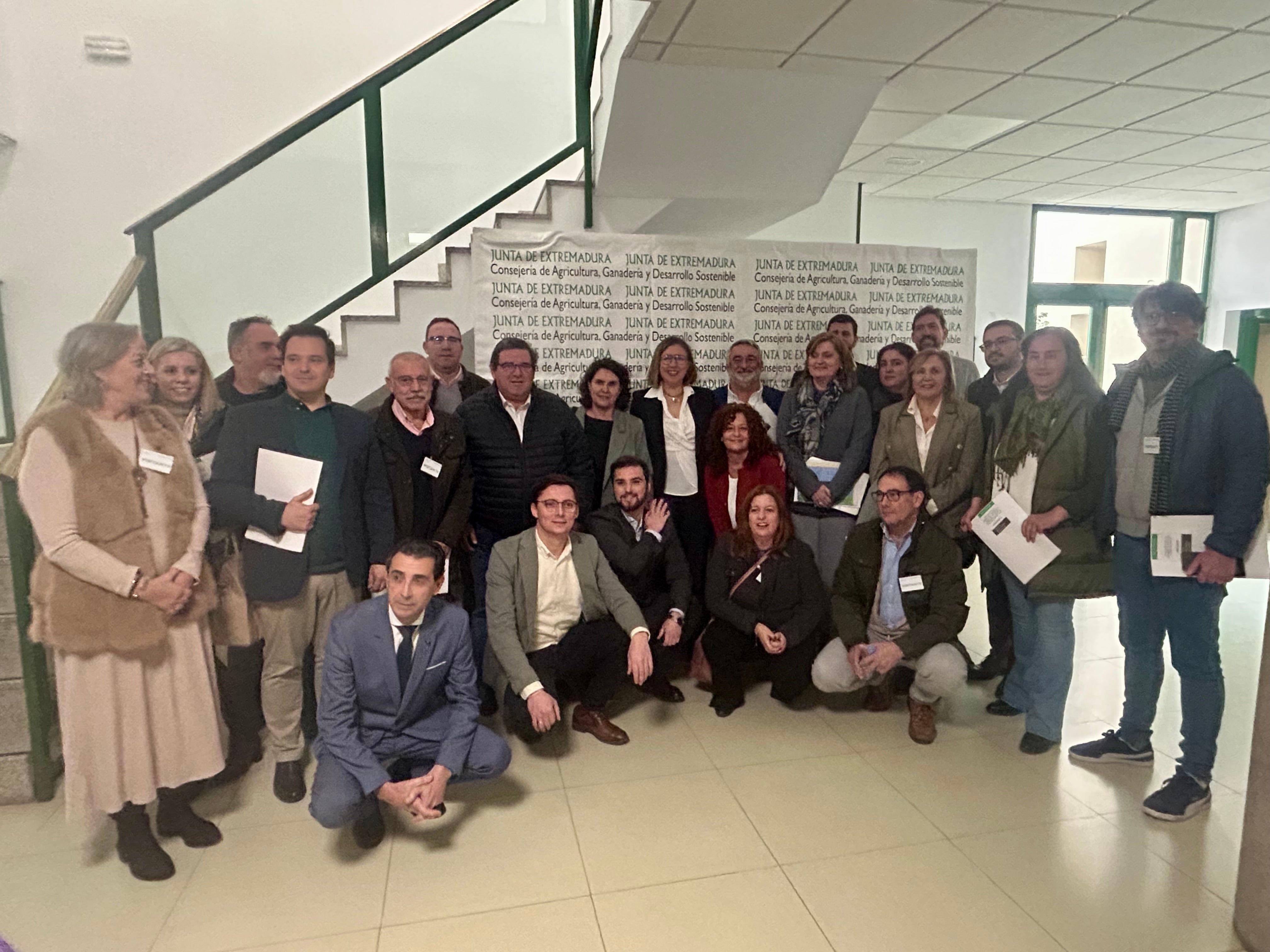La Junta firma con los 24 GAL convenios para aplicar la Estrategia de Desarrollo Local Participativo con un presupuesto de 72 millones La Junta firma con los 24 GAL convenios para aplicar la Estrategia de Desarrollo Local Participativo con un presupuesto de 72 millones