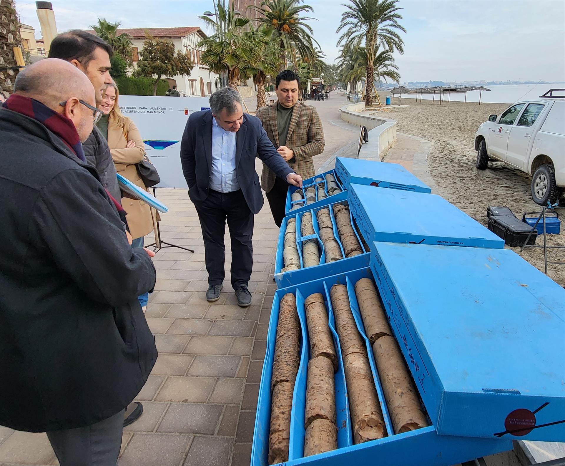 La Comunidad instala una red de sondas en el Mar Menor para analizar la evolución del acuífero La Comunidad instala una red de sondas en el Mar Menor para analizar la evolución del acuífero