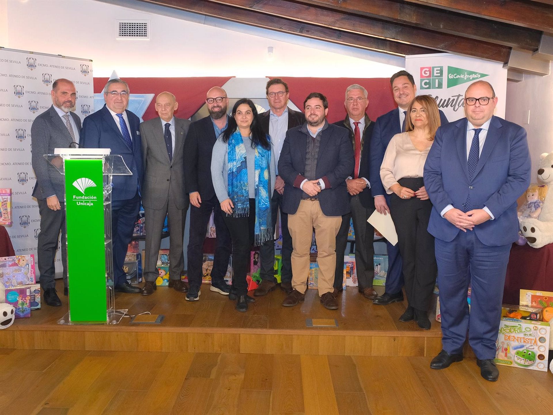 El Ateneo entrega cerca de 6.000 juguetes para repartir a familias necesitadas El Ateneo entrega cerca de 6.000 juguetes para repartir a familias necesitadas