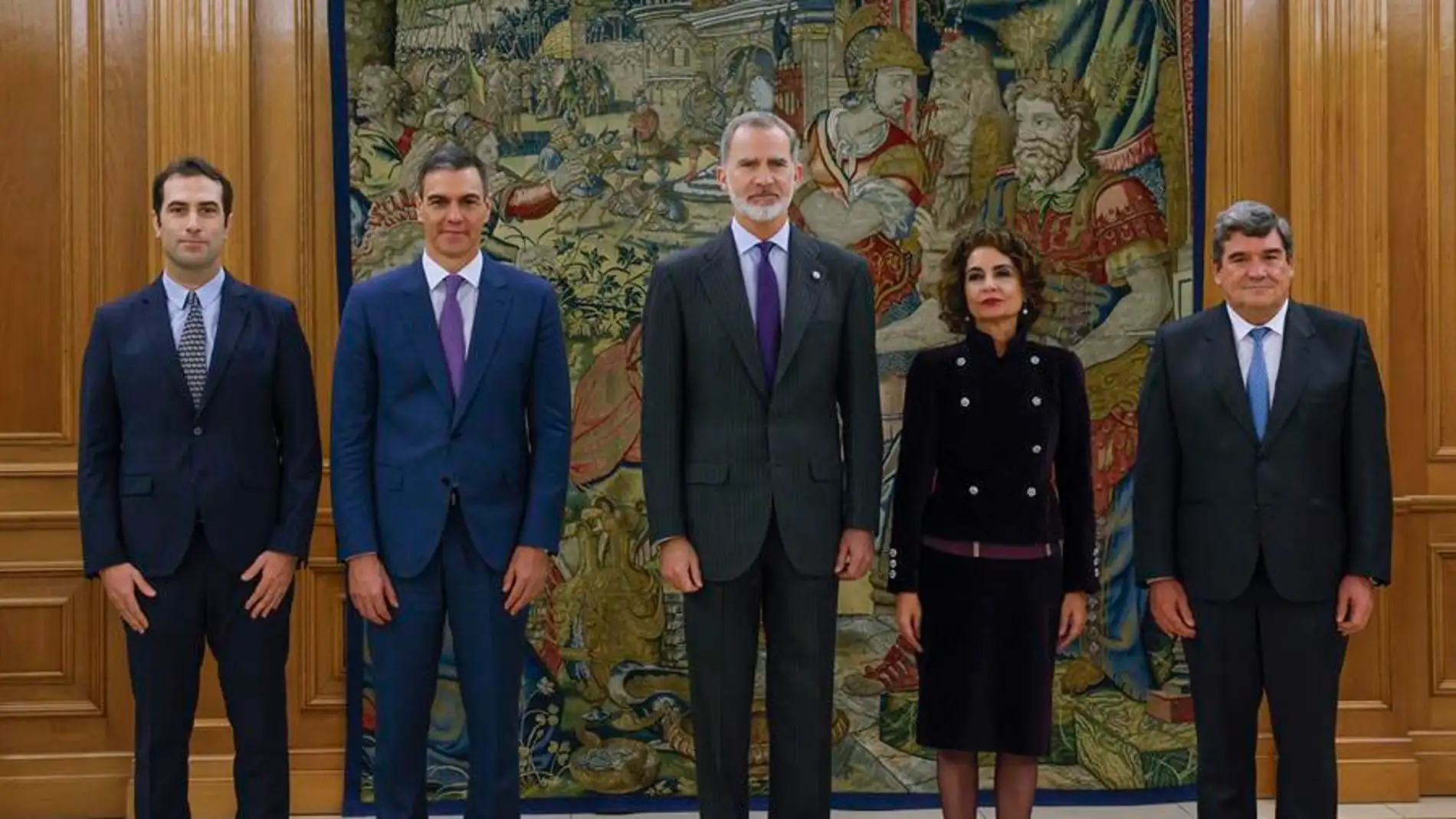 Carlos Cuerpo, María Jesús Montero y José Luis Escrivá prometen sus cargos ante el rey en Zarzuela